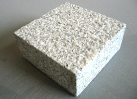 pave granit jaune scié bouchardé