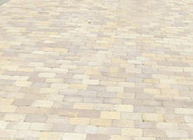 pavé béton tambouriné brun jaune samba