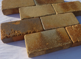 brique artisan jaune naunce a plat